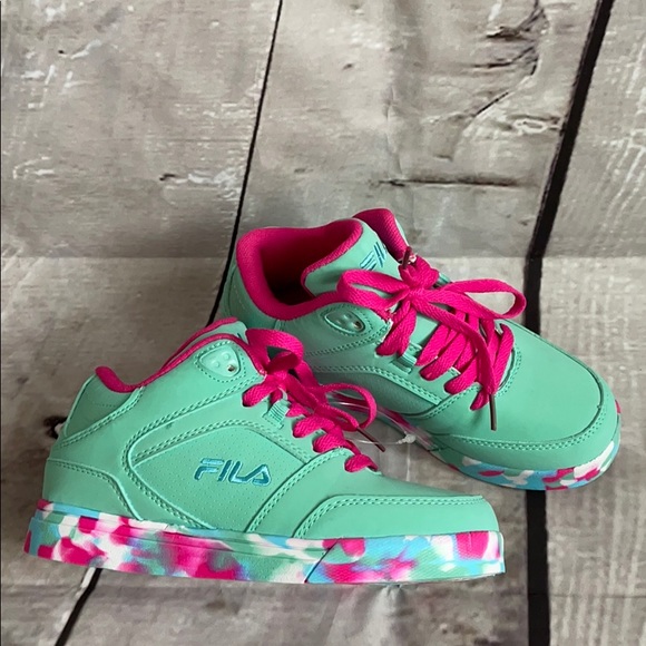 FILA girls high top sneakers in size 2.5 NWOT - Picture 14 of 16